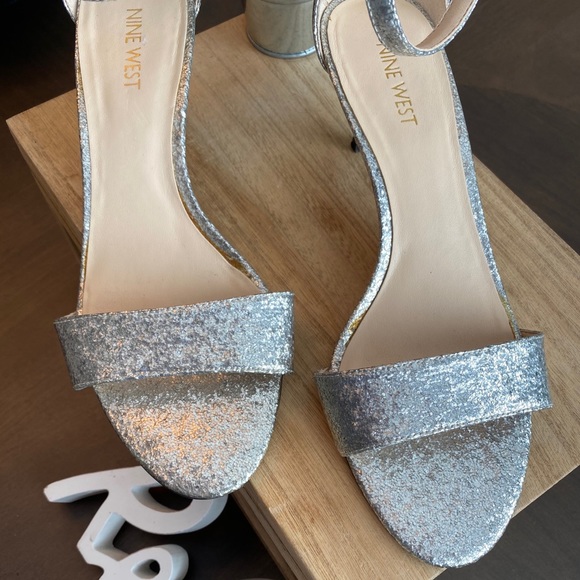 Nine West glitter silver sandals heel - Picture 3 of 9